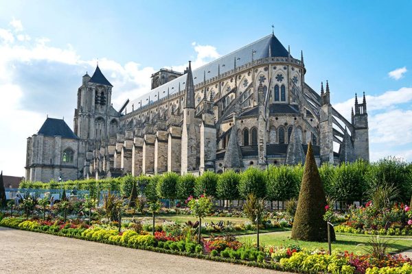 vue arrière de la cathédrale de Bourges