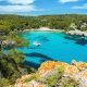 vue en hauteur d'une crique à Minorque