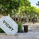 Pancarte avec écrit Vichy au coeur de la ville de Vichy en Auvergne-Rhône-Alpes